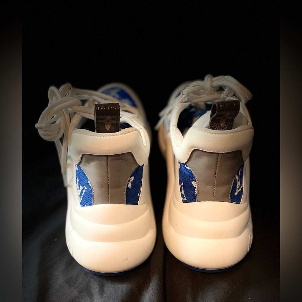 Lv arch light sneakers